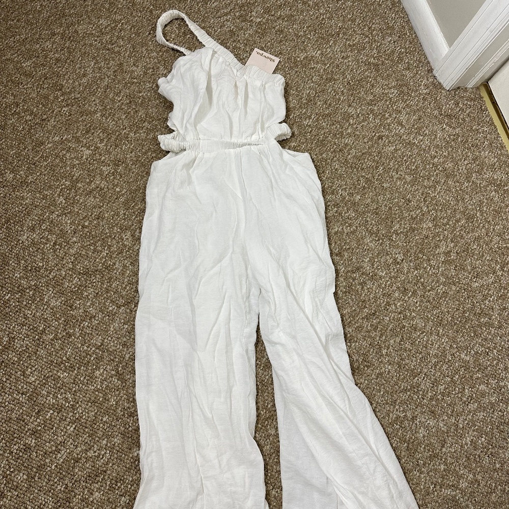 Show po. White cutout jumper